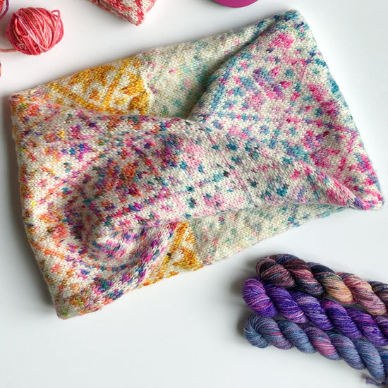 Load image into Gallery viewer, Betty Cowl by Whimsy North -  Project Kit
